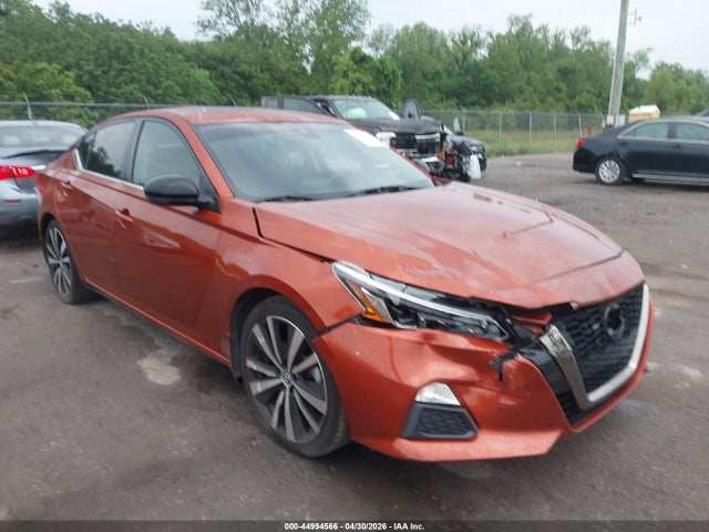 Salvage Nissan Altima Image
