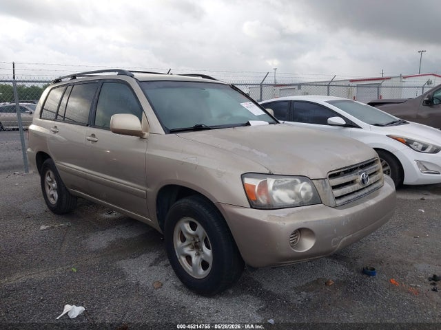 Salvage Toyota Highlander Image