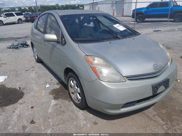 Salvage Toyota Prius Image