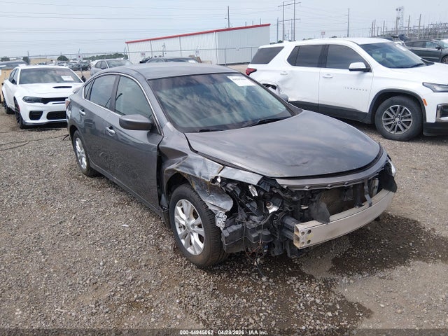 Salvage Nissan Altima Image