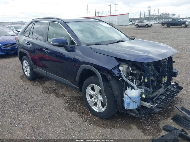 Salvage Toyota RAV4 Image