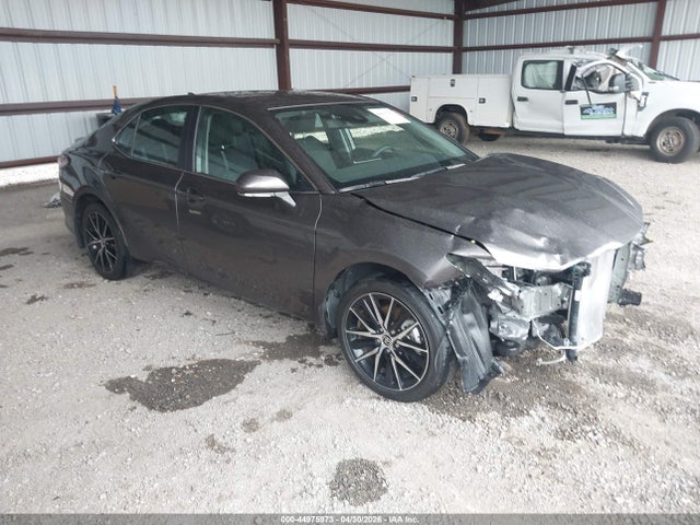 Salvage Toyota Camry Image