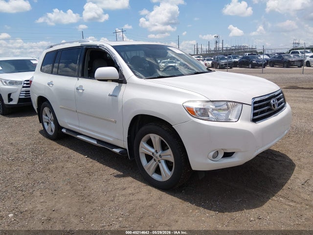 Salvage Toyota Highlander Image