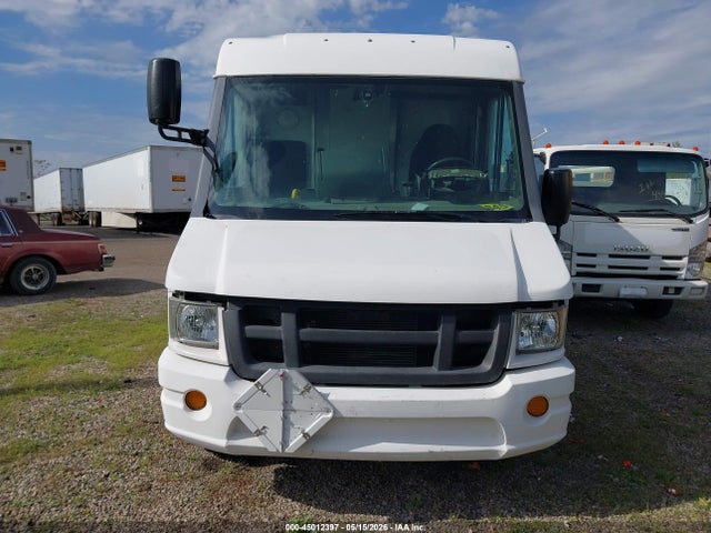 Isuzu Commercial Van