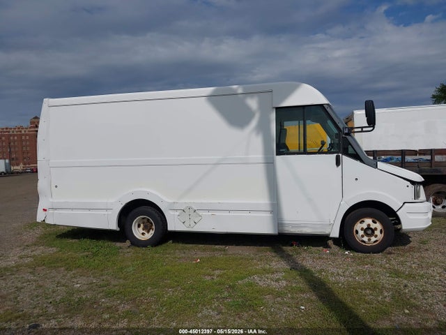 Isuzu Commercial Van