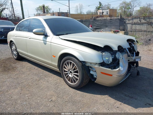 Salvage Jaguar S-Type Image