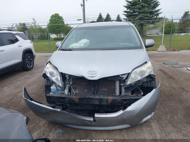 Toyota Sienna Le 8 Passenger