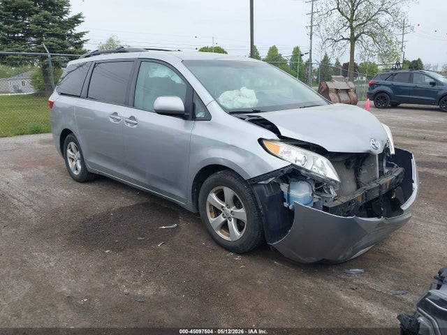 Salvage Toyota Sienna Image