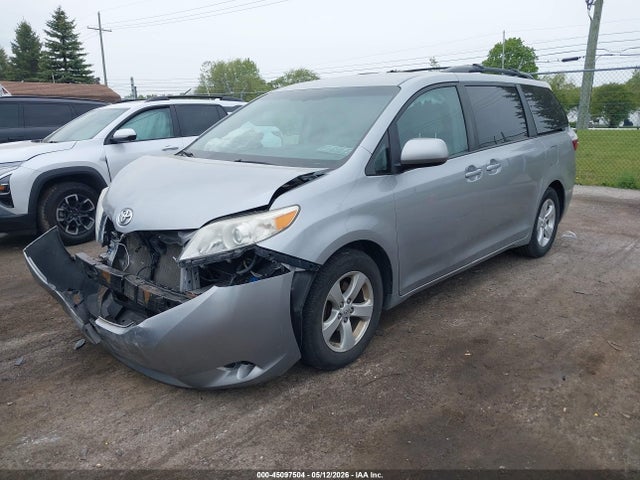 Toyota Sienna Le 8 Passenger