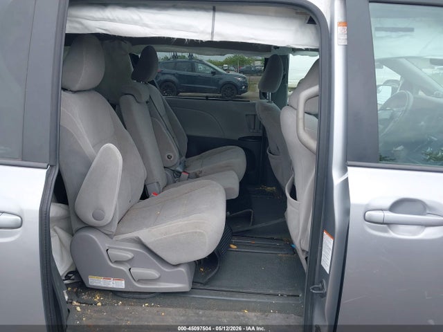 Toyota Sienna Le 8 Passenger