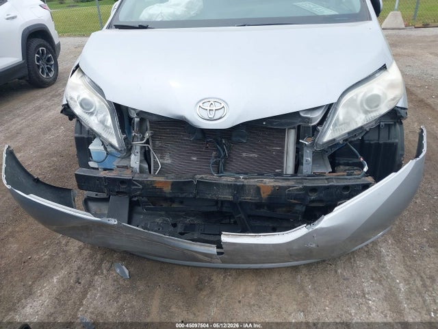 Toyota Sienna Le 8 Passenger