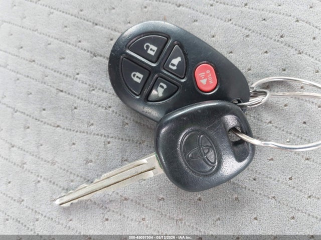Toyota Sienna Le 8 Passenger