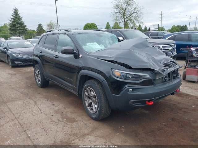 Salvage Jeep Cherokee Image