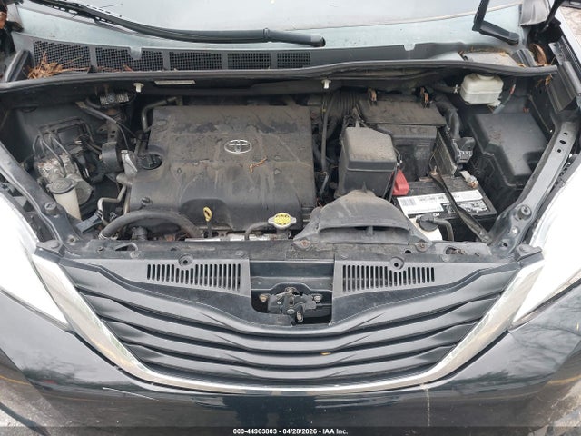 Toyota Sienna Le 7 Passenger