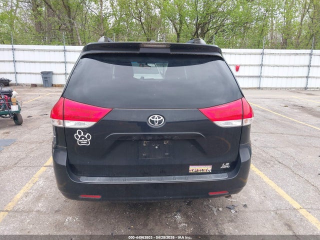 Toyota Sienna Le 7 Passenger