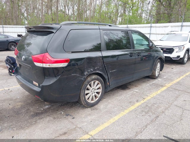 Toyota Sienna Le 7 Passenger