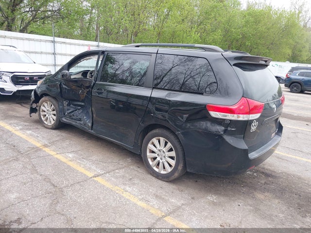 Toyota Sienna Le 7 Passenger