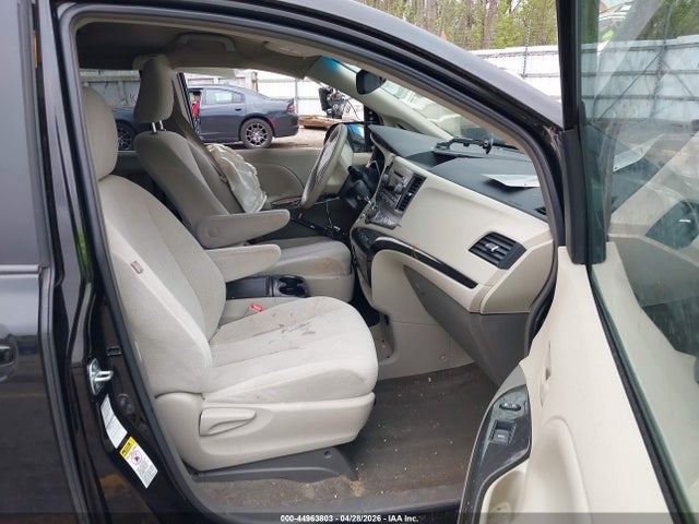 Toyota Sienna Le 7 Passenger