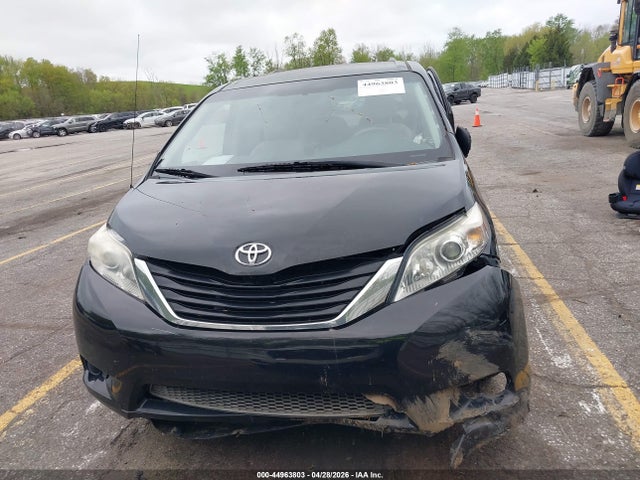 Toyota Sienna Le 7 Passenger