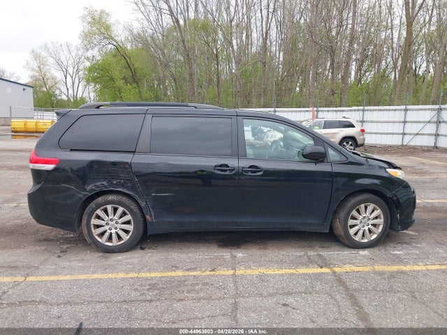Toyota Sienna Le 7 Passenger