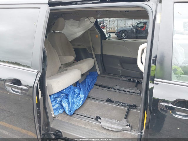 Toyota Sienna Le 7 Passenger