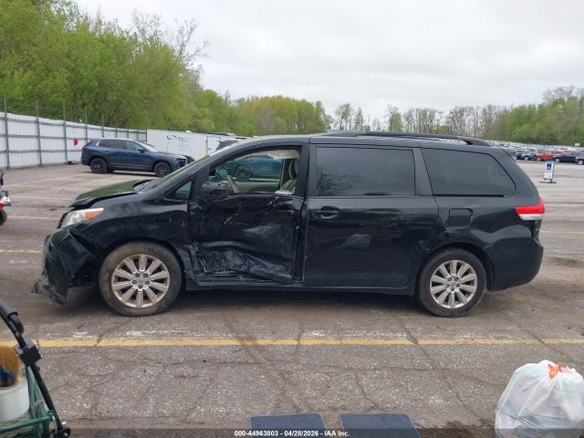 Toyota Sienna Le 7 Passenger