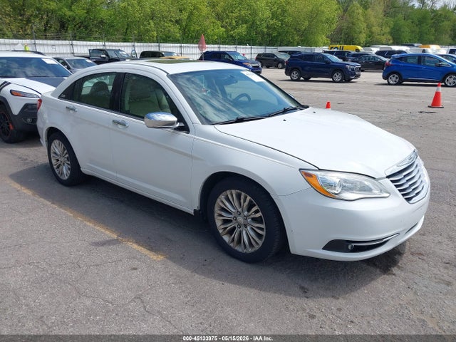 Salvage Chrysler 200 Image
