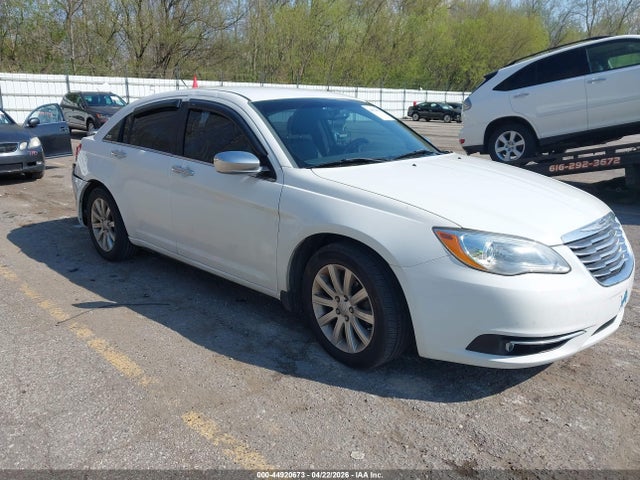 Salvage Chrysler 200 Image