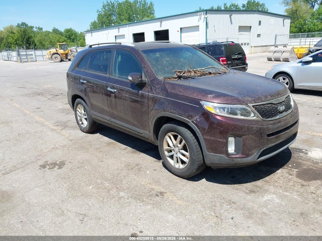 Salvage Kia Sorento Image