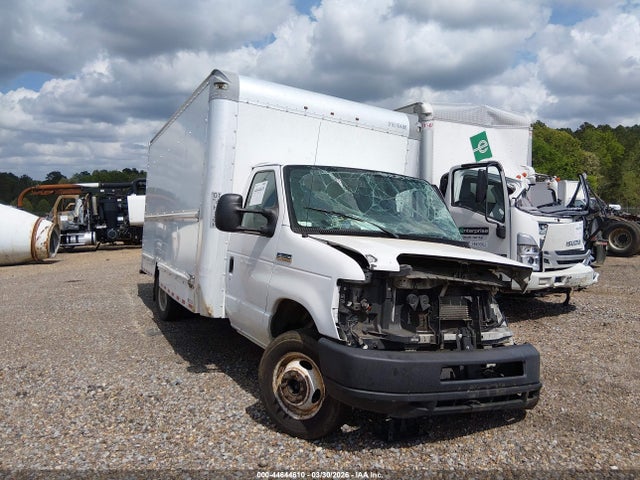 Salvage Ford E-series Cutaway Image