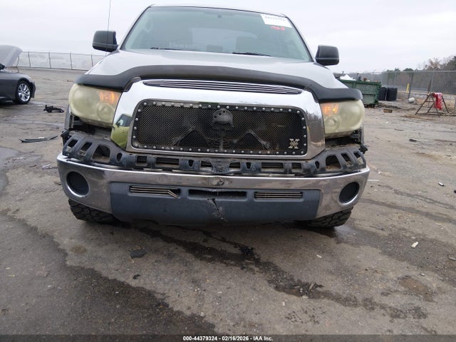 Toyota Tundra Sr5 5.7l V8