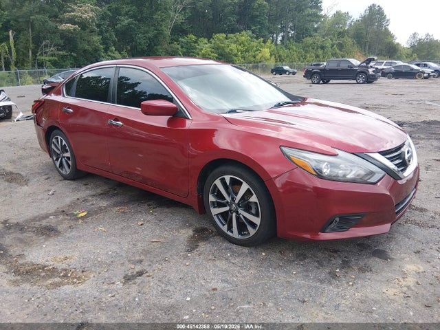 Salvage Nissan Altima Image