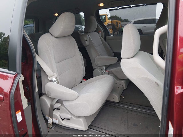Toyota Sienna Le 8 Passenger