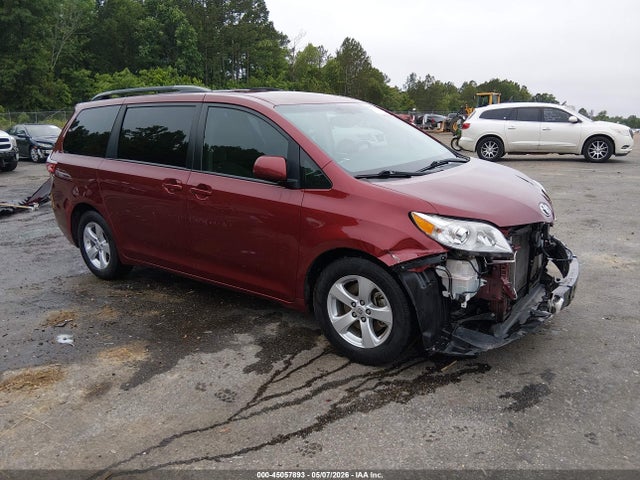 Salvage Toyota Sienna Image
