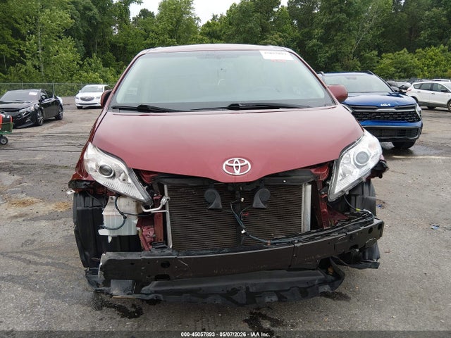 Toyota Sienna Le 8 Passenger