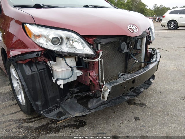 Toyota Sienna Le 8 Passenger