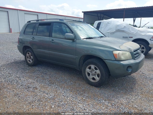 Salvage Toyota Highlander Image