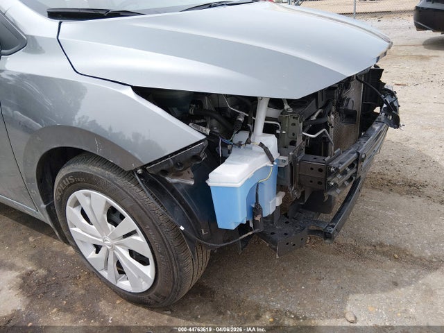 Nissan Versa 1.6 S