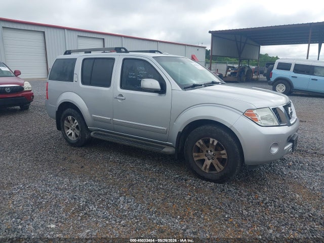 Salvage Nissan Pathfinder Image