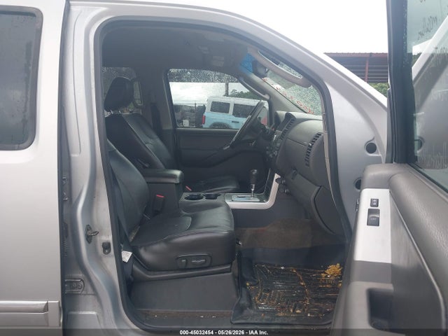Nissan Pathfinder Silver