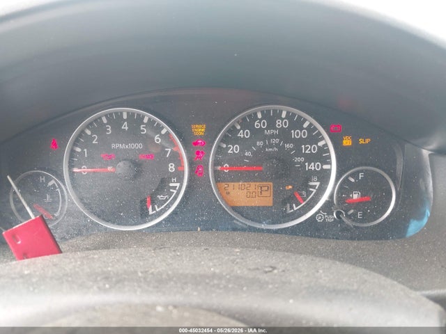 Nissan Pathfinder Silver