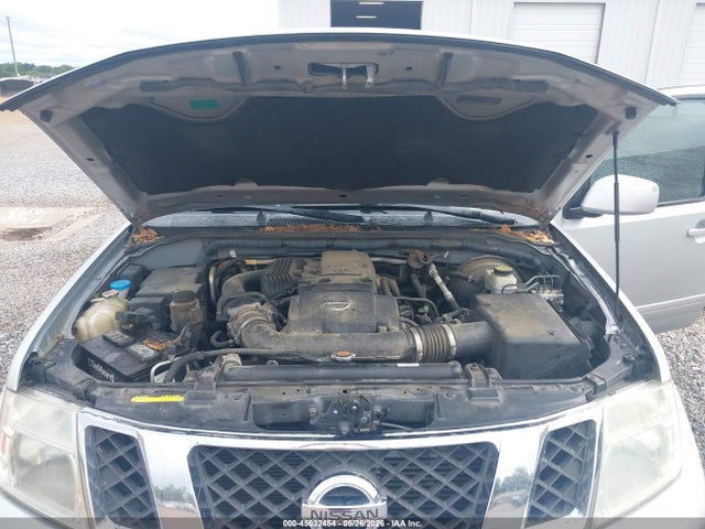 Nissan Pathfinder Silver