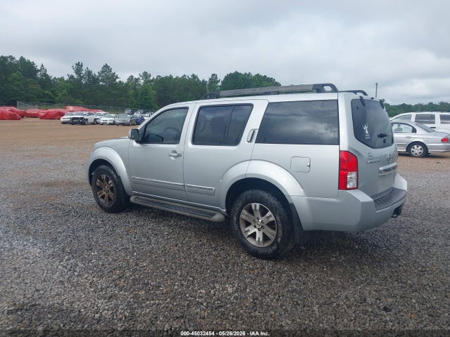 Nissan Pathfinder Silver