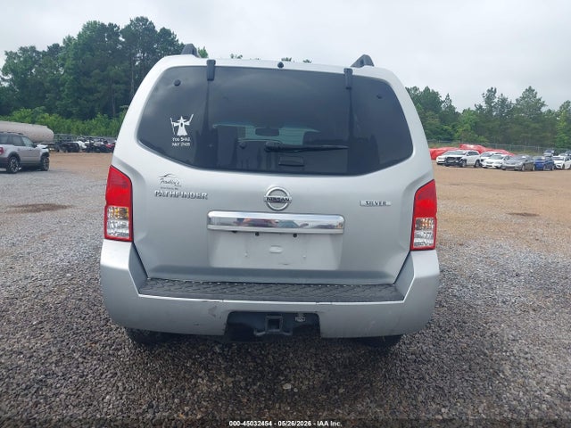 Nissan Pathfinder Silver