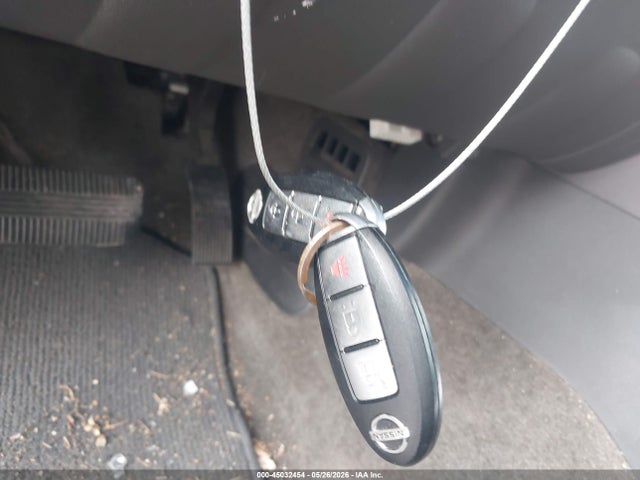 Nissan Pathfinder Silver