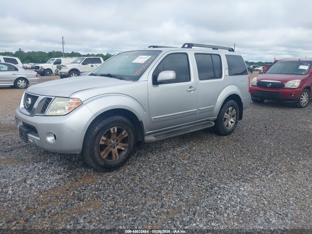 Nissan Pathfinder Silver
