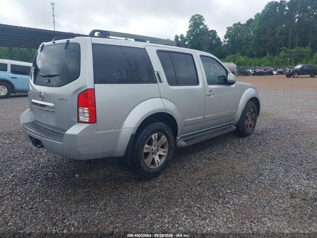 Nissan Pathfinder Silver