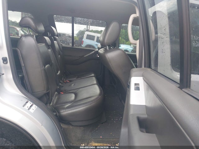 Nissan Pathfinder Silver