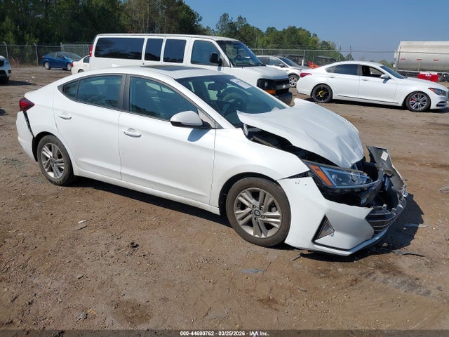 Salvage Hyundai ELANTRA Image