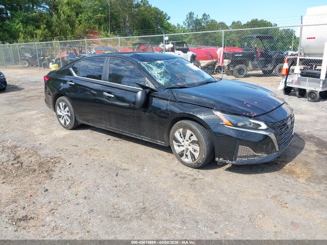 Salvage Nissan Altima Image
